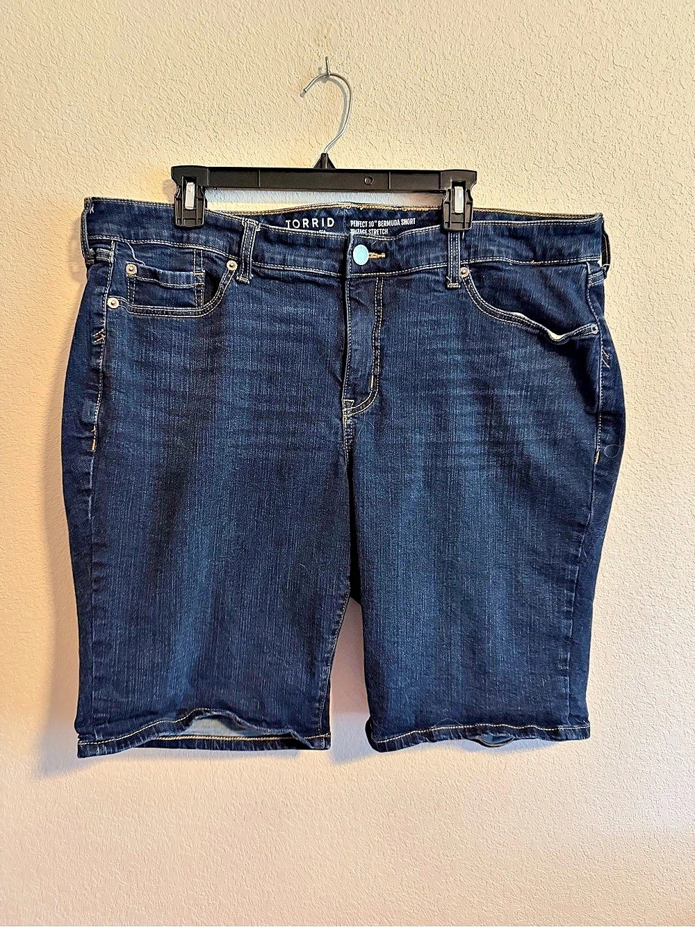 TORRID Perfect 10" Bermuda Denim Shorts Size 20